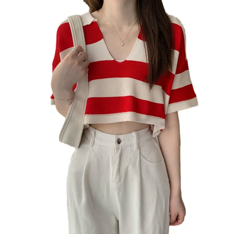 Spring Summer Female Casual Sleeveless Stripe Knit Vests Short Pullovers 2021 New Women V-Neck Knitted Red Short Sweater Vest 
Spring Summer Female Casual Sleeveless Stripe Knit Vests Short Pullovers 2021 New Women V-Neck Knitted Red Short Sweater Vest
