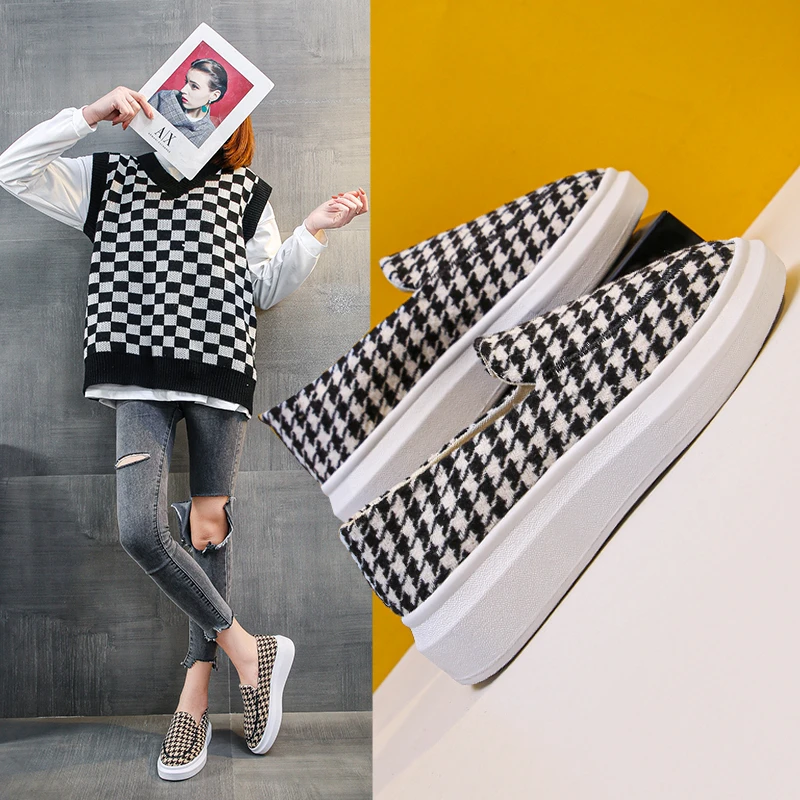 Spring and autumn thick-soled canvas shoes women's slip-on shoes flat striped shoes breathable shoes
Spring and autumn thick-soled canvas shoes women's slip-on shoes flat striped shoes breathable shoes