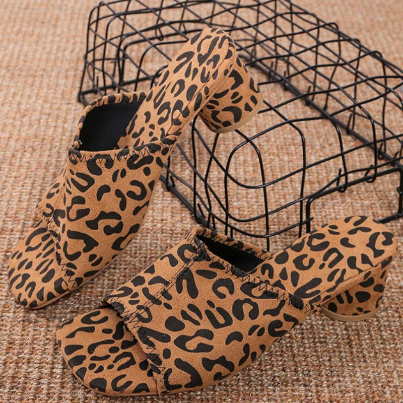 Slippers Square High Heels Black Pink Concise Top Quality Casual Women Mules Shoes Women Party Slides Summer Leopard
Slippers Square High Heels Black Pink Concise Top Quality Casual Women Mules Shoes Women Party Slides Summer Leopard