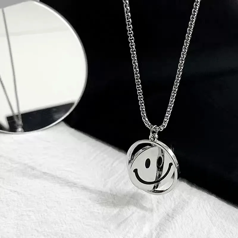 

Creative Flip Expression Titanium Steel Necklace Punk Men and Women Hip-hop Rotating Smiling Face Pendant Jewelry Accessories