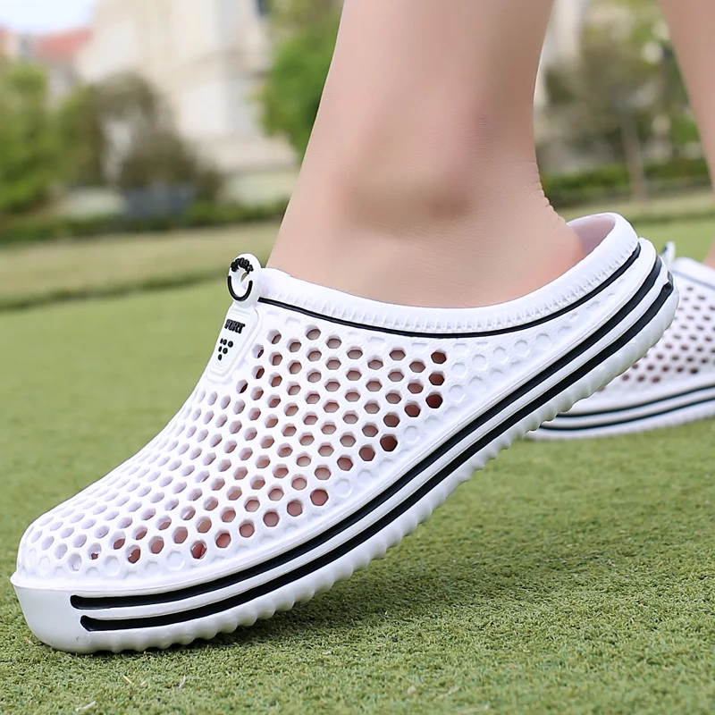 Shoes Man Couples Slippers Cutout Clogs Shoes Fashion Men Women Garden Convenience Bathroom Slippers Non-slip Beach Sandals
Shoes Man Couples Slippers Cutout Clogs Shoes Fashion Men Women Garden Convenience Bathroom Slippers Non-slip Beach Sandals