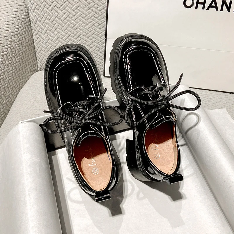Leather new spring England square head single shoe platform platform shoes large size women's shoes 41-43
Leather new spring England square head single shoe platform platform shoes large size women's shoes 41-43