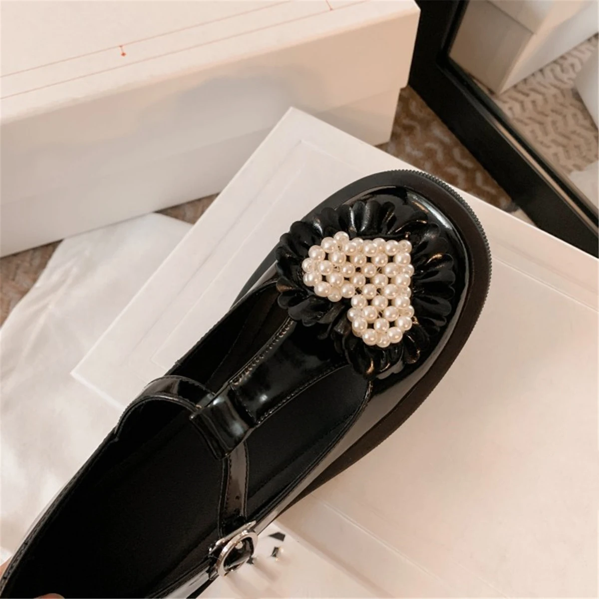 kmeioo Japanese Style mary janes woman ankle strap chunky heels heart-shaped pearl block heels sheepskin shoes for woman casual
kmeioo Japanese Style mary janes woman ankle strap chunky heels heart-shaped pearl block heels sheepskin shoes for woman casual