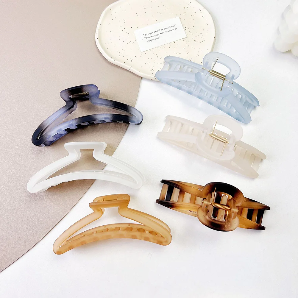 Korean Large Size Plastic Hair Claws Women Girls Hair Clips Headwear Hairpin Crab Barrette Fashion Hair Accessories Ornament
Korean Large Size Plastic Hair Claws Women Girls Hair Clips Headwear Hairpin Crab Barrette Fashion Hair Accessories Ornament