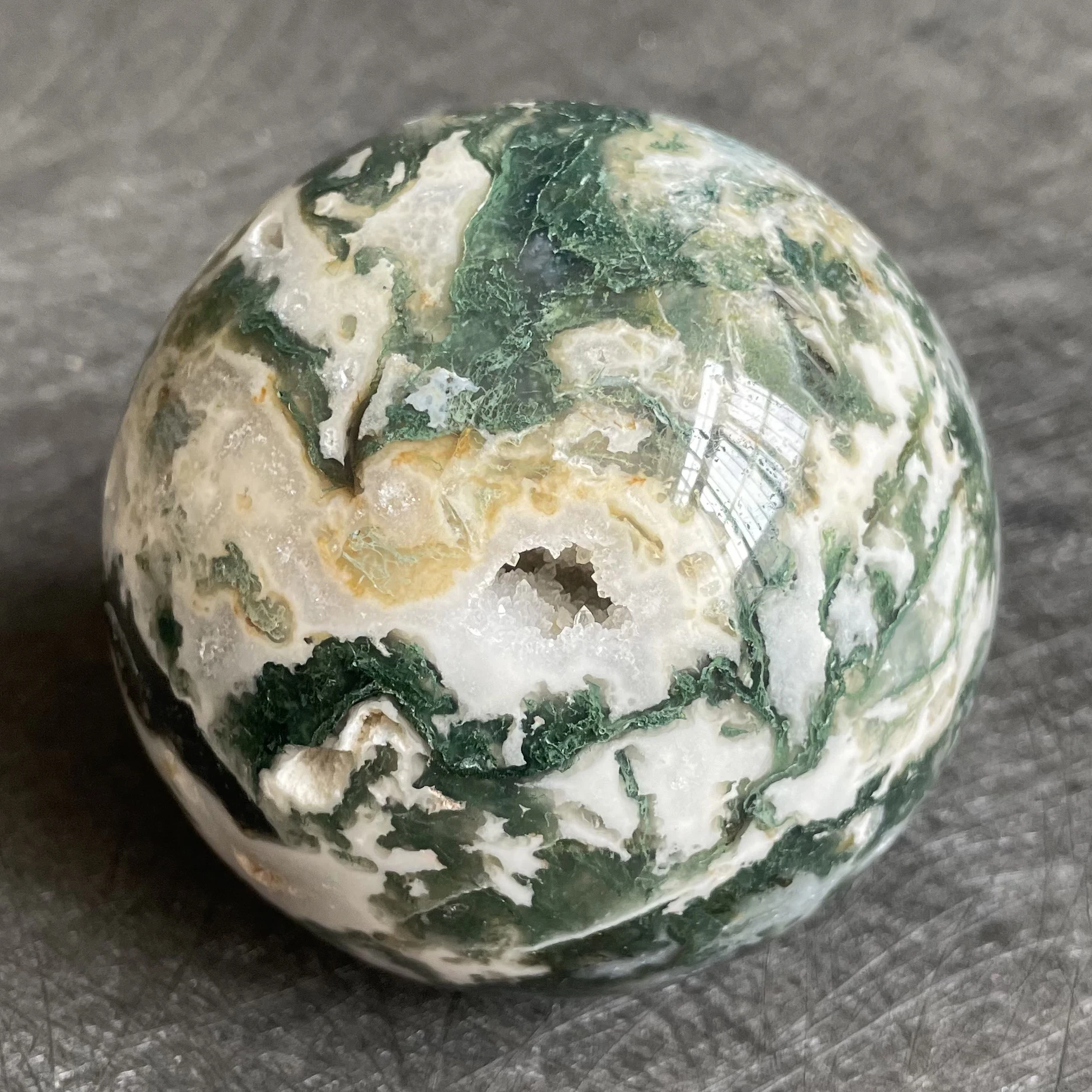 642g Natural Crystal Ball Moss Agate Sphere Rock Decoration Rough Polished Quartz Stone Healing
642g Natural Crystal Ball Moss Agate Sphere Rock Decoration Rough Polished Quartz Stone Healing