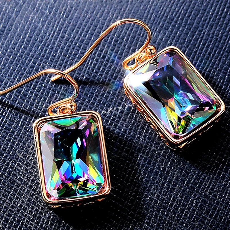 Ne'w Retro High Quality Gold Color Dangle Earrings for Women Polychrome Cubic Zirconia Pendant Graceful Female Vintage Jewelry
Ne'w Retro High Quality Gold Color Dangle Earrings for Women Polychrome Cubic Zirconia Pendant Graceful Female Vintage Jewelry