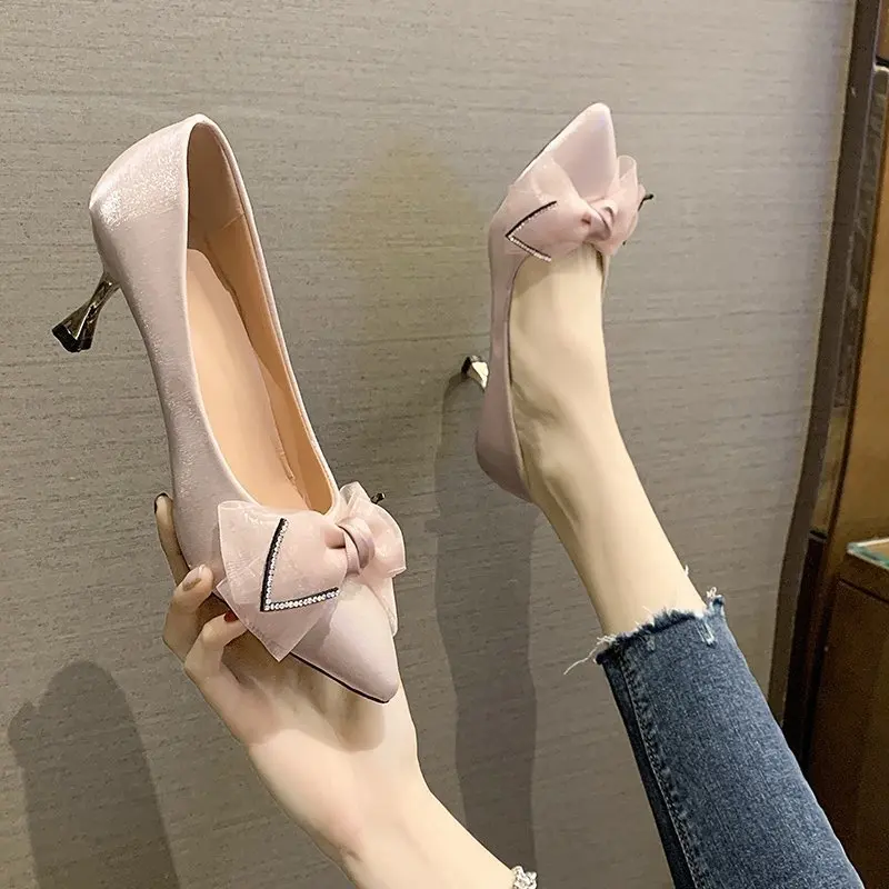Satin Women's High Heels Pointed Bow with Rhinestone Banquet Wedding Shoes Women 2021 New Stiletto High Heels Large Size32-43 W
Satin Women's High Heels Pointed Bow with Rhinestone Banquet Wedding Shoes Women 2021 New Stiletto High Heels Large Size32-43 W