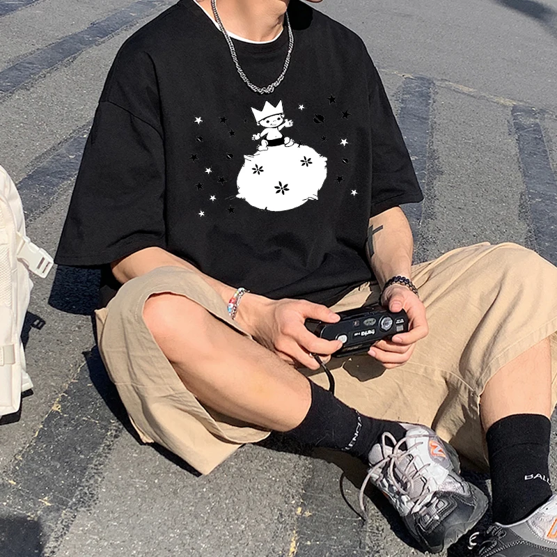 Anime Little Prince T Shirts Mens Cotton Hip Hop Tops 2022 Summer New O-Neck Short Sleeve Tee Cute Print Oversize Men T-Shirts
Anime Little Prince T Shirts Mens Cotton Hip Hop Tops 2022 Summer New O-Neck Short Sleeve Tee Cute Print Oversize Men T-Shirts