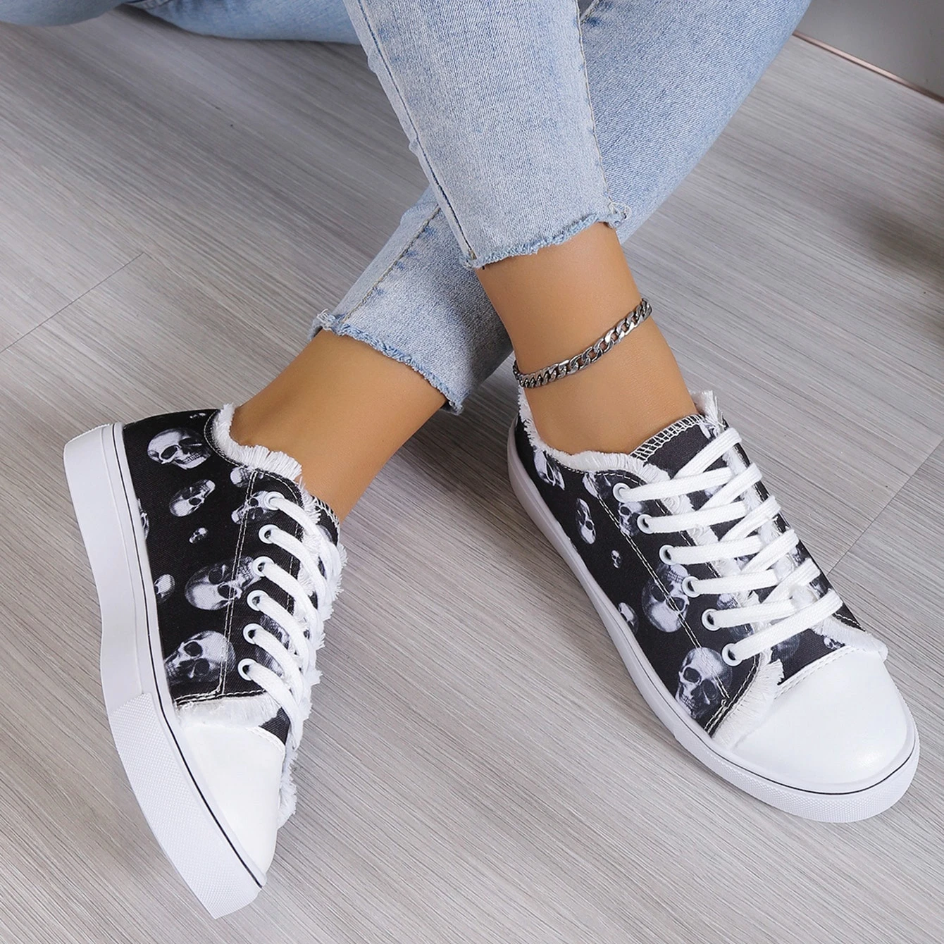 Women's Canvas Skull Printed Sneakers Rough Edge Platform Round Toe All-match Lace Up Breathable Slip on Shoes Women's Footwear
Women's Canvas Skull Printed Sneakers Rough Edge Platform Round Toe All-match Lace Up Breathable Slip on Shoes Women's Footwear