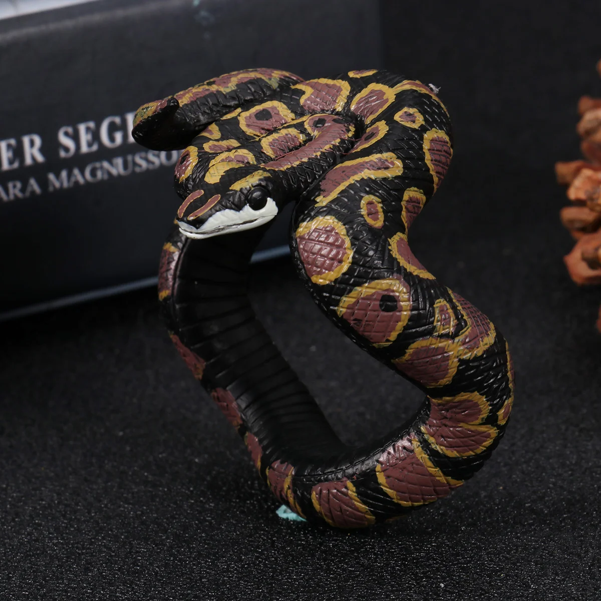 1pcs Snake Bracelet, Party Simulation Snake Bracelet Snake Wrist Band Scary Simulation Snake Toys for Pranks and Decoration
1pcs Snake Bracelet, Party Simulation Snake Bracelet Snake Wrist Band Scary Simulation Snake Toys for Pranks and Decoration