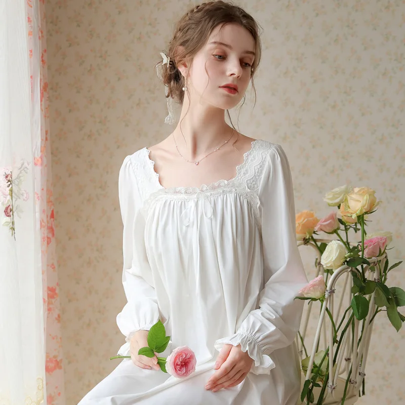 Vintage Cotton Night Dress Women Autumn French Style Lace Square Collar Long Sleeve Peignoir Victorian Nightgown Loose Sleepwear
Vintage Cotton Night Dress Women Autumn French Style Lace Square Collar Long Sleeve Peignoir Victorian Nightgown Loose Sleepwear