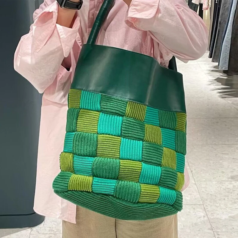 Woven Large Capacity Shoulder Bucket Hand Knitted Contrast Checker Design Women Tote Purse 
Woven Large Capacity Shoulder Bucket Hand Knitted Contrast Checker Design Women Tote Purse
