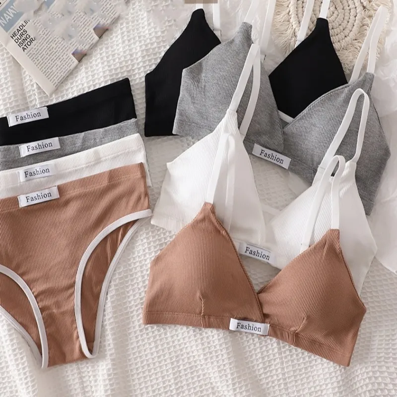 Women Bra Set Sexy Briefs Low Waist Panties Wire Free Bra Bralette Lingerie Brassiere Female Cotton Underwear Set
Women Bra Set Sexy Briefs Low Waist Panties Wire Free Bra Bralette Lingerie Brassiere Female Cotton Underwear Set