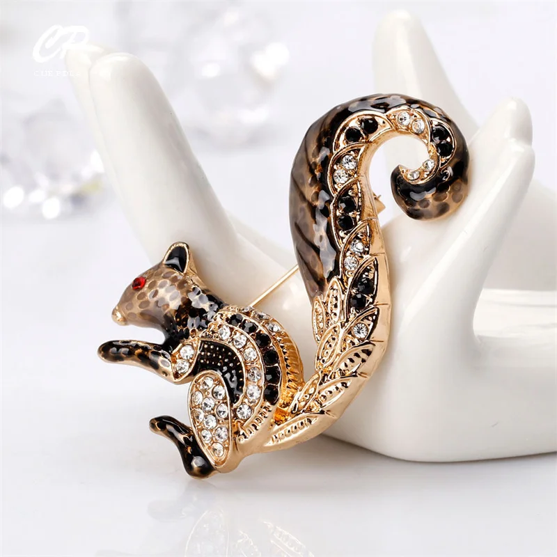 Personality cartoon squirrel brooch female animal corsage wild suit clothing pin accessories
Personality cartoon squirrel brooch female animal corsage wild suit clothing pin accessories