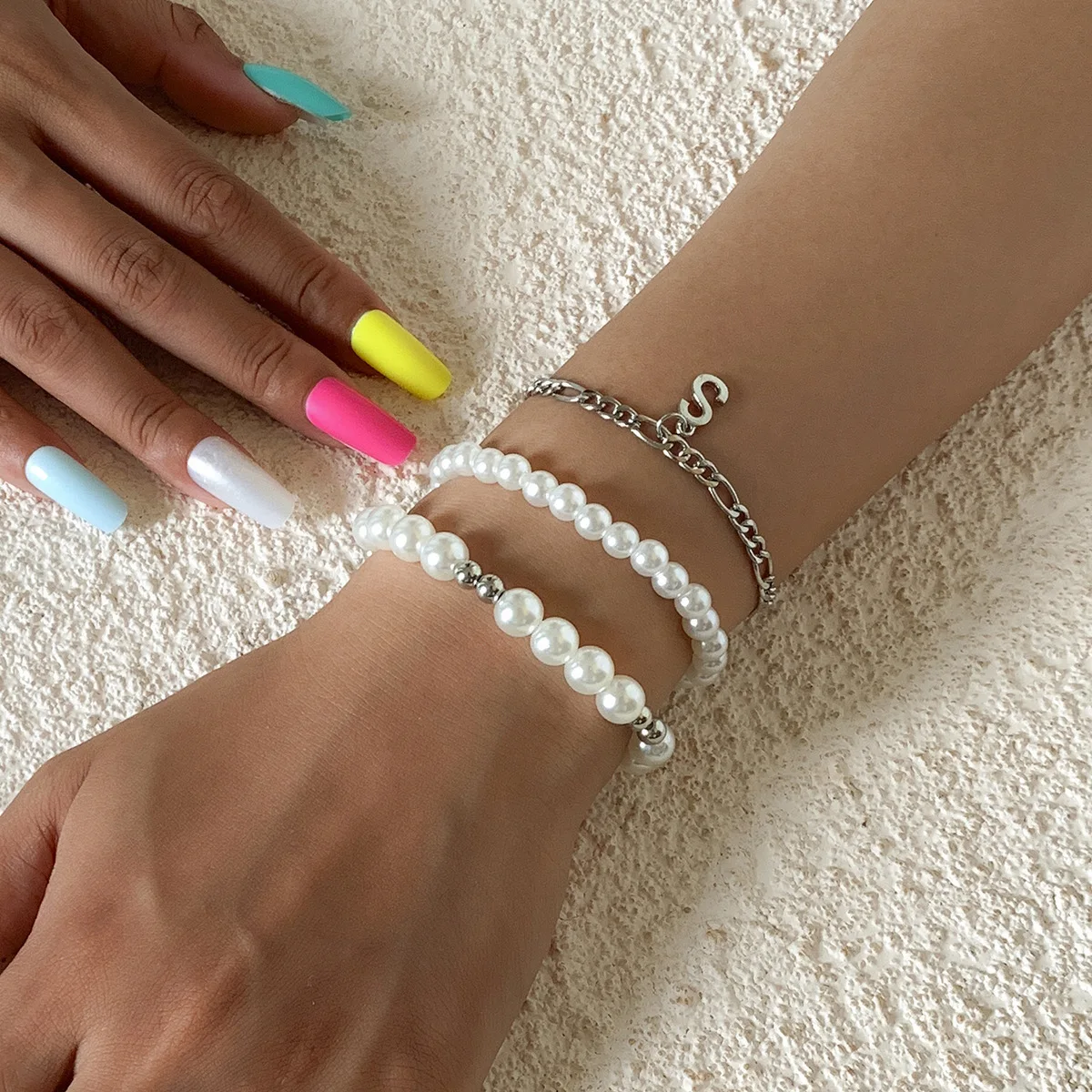 Imitation pearl bracelet European and American retro cold wind splicing letter hollowed out chain ornament
Imitation pearl bracelet European and American retro cold wind splicing letter hollowed out chain ornament