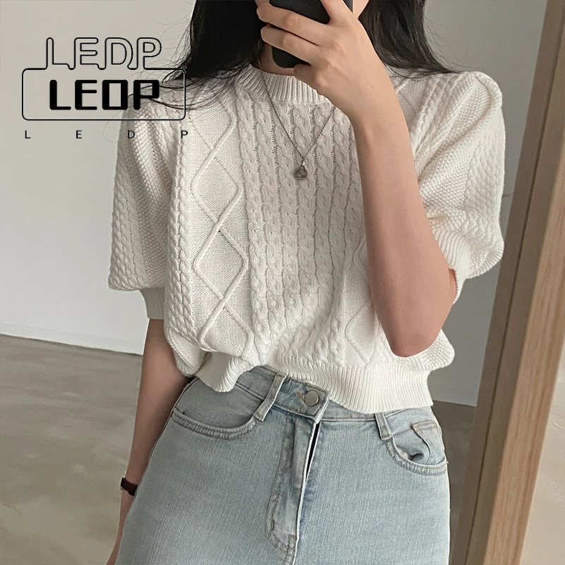 LEDP Autumn White Casual Simple Knitted Sweater Women's Round Neck Short Sleeves Korean Version Retro Fashion Loose Ladies Top
LEDP Autumn White Casual Simple Knitted Sweater Women's Round Neck Short Sleeves Korean Version Retro Fashion Loose Ladies Top
