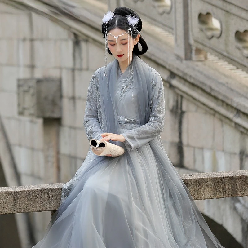 Original New Hanfu Female Embroidery Ancient Costume Autumn Lace Embroidery Super Fairy Chinese Style Skirt Ethnic Dan Cosplay 
Original New Hanfu Female Embroidery Ancient Costume Autumn Lace Embroidery Super Fairy Chinese Style Skirt Ethnic Dan Cosplay