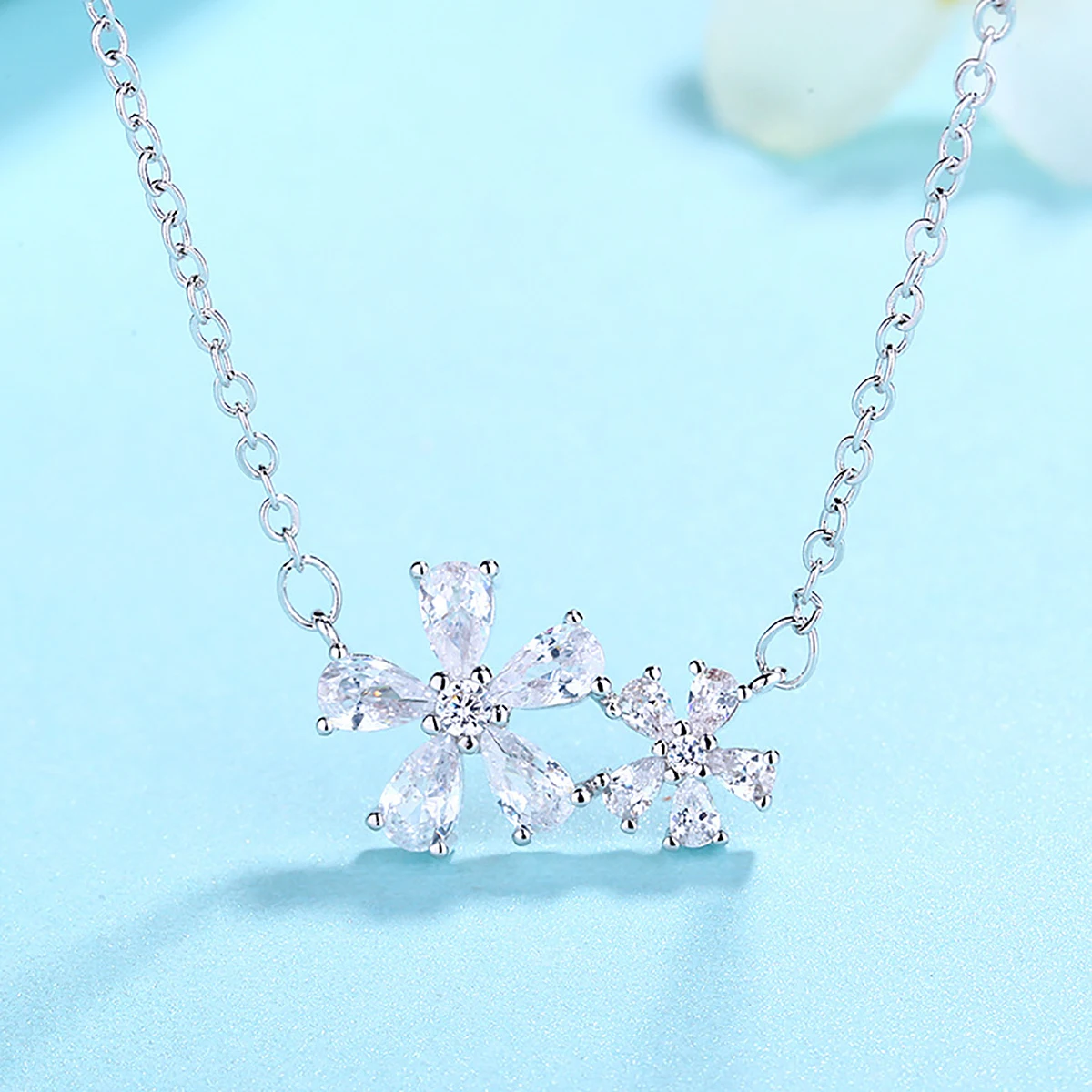 Five Petal Flower Pendant Trend Daisy Women's Necklace Jewelry Accessories Simple Temperament Flower Necklace Gift Wholesale
Five Petal Flower Pendant Trend Daisy Women's Necklace Jewelry Accessories Simple Temperament Flower Necklace Gift Wholesale