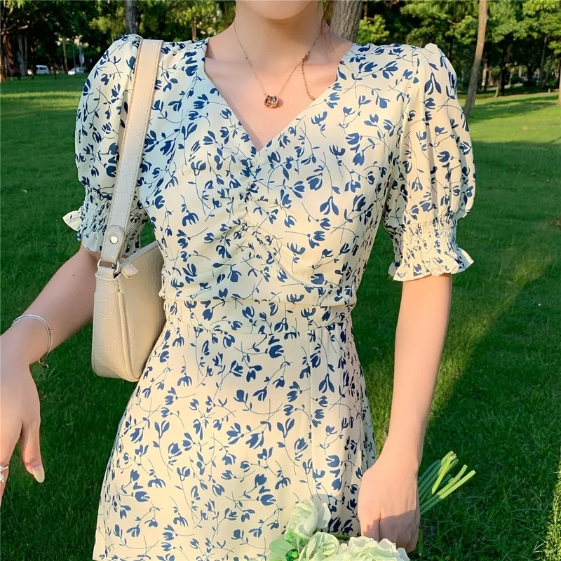 2021 Cottagecore Korean Fashion Elegant Split V-neck Puff Sleeve Dress French Vintage Floral Print Summer Midi Dress for Women
2021 Cottagecore Korean Fashion Elegant Split V-neck Puff Sleeve Dress French Vintage Floral Print Summer Midi Dress for Women