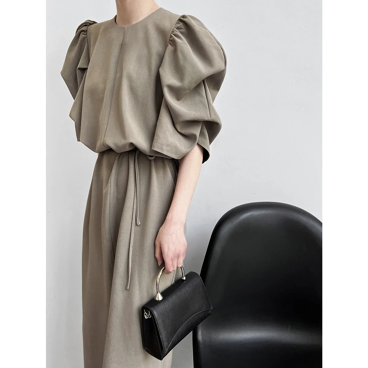Women Dresses Japan and Korea Fashion Simple Commuter Solid Color Straight Round Neck Bubble Sleeve Mid-calf Dress Party Dress
Women Dresses Japan and Korea Fashion Simple Commuter Solid Color Straight Round Neck Bubble Sleeve Mid-calf Dress Party Dress
