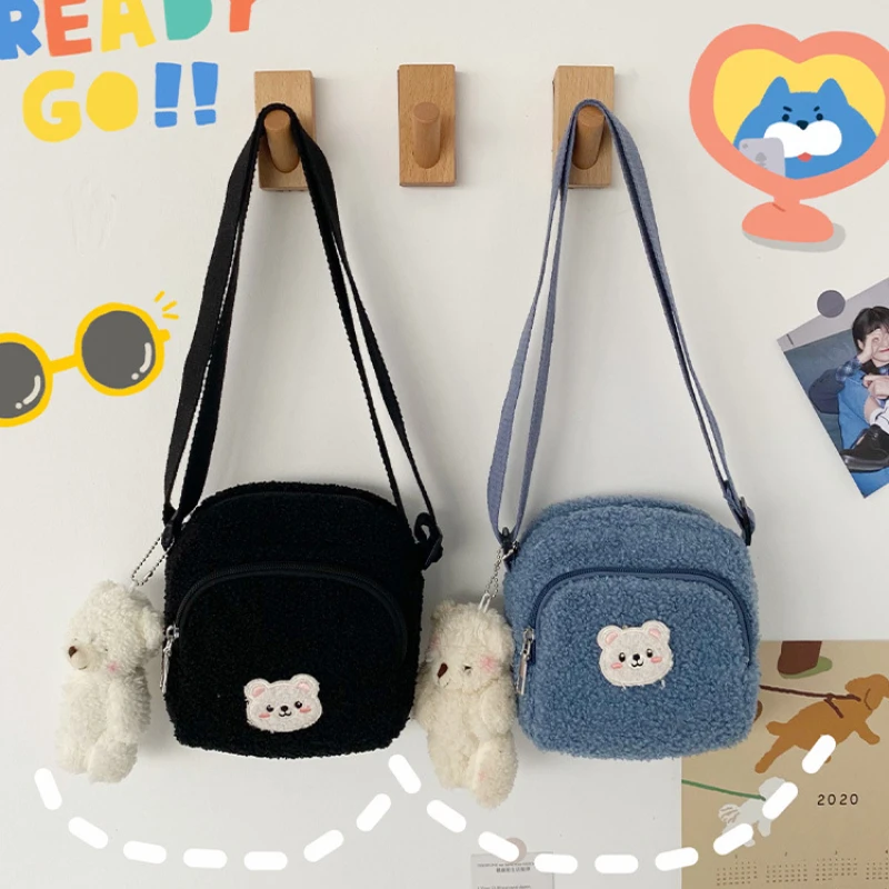 Plush Messenger Bags for Women 2022 Autumn Winter Fashion Cute Bear Mobile Phone Bag Handbags Girls Small Shoulder Crossbody Bag
Plush Messenger Bags for Women 2022 Autumn Winter Fashion Cute Bear Mobile Phone Bag Handbags Girls Small Shoulder Crossbody Bag