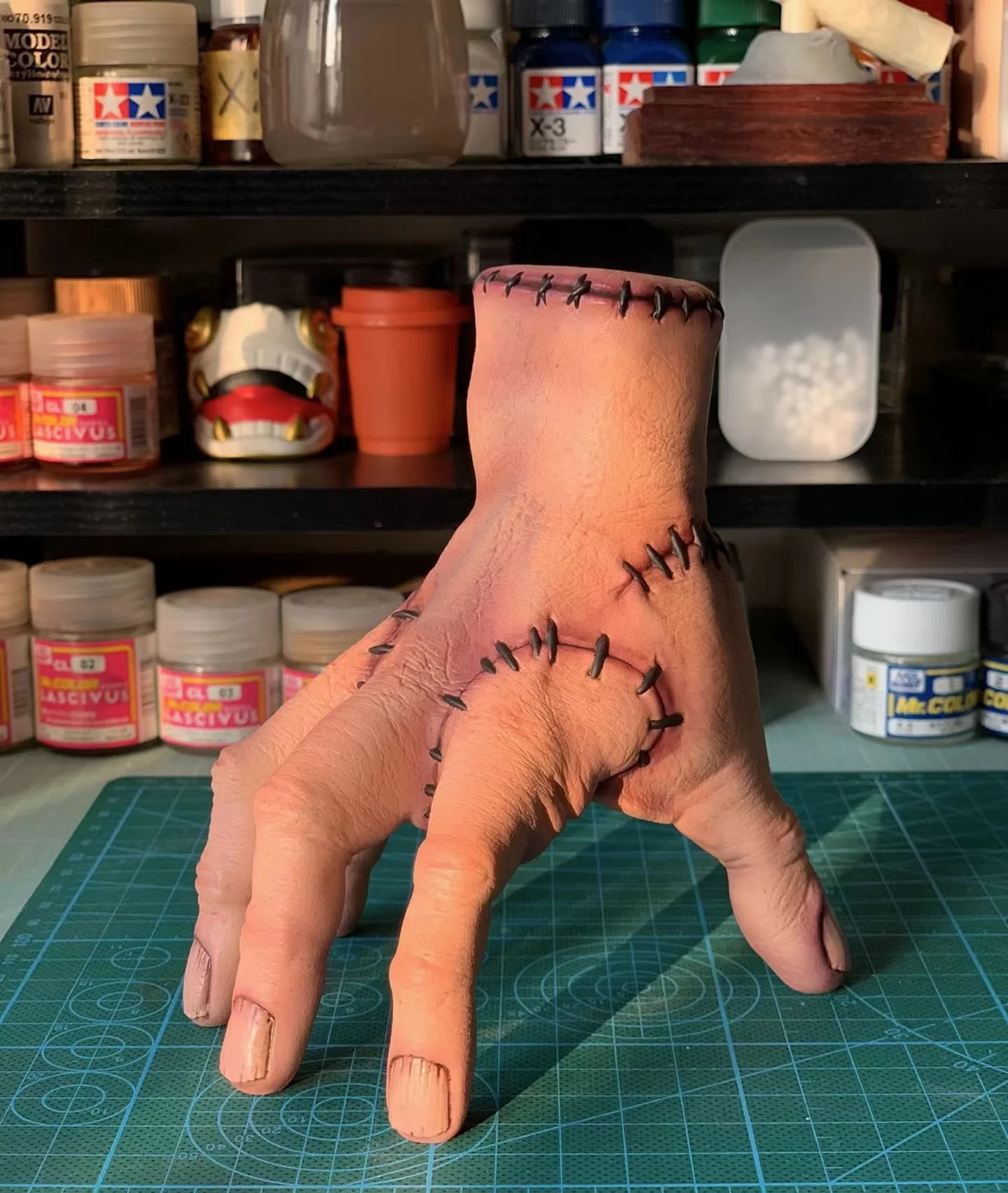 Wednesday Addams Family Hands Latex Resin Figurine Home Decor Desktop Crafts Doll Collectible Room Decoration Broken Toy Gift
Wednesday Addams Family Hands Latex Resin Figurine Home Decor Desktop Crafts Doll Collectible Room Decoration Broken Toy Gift