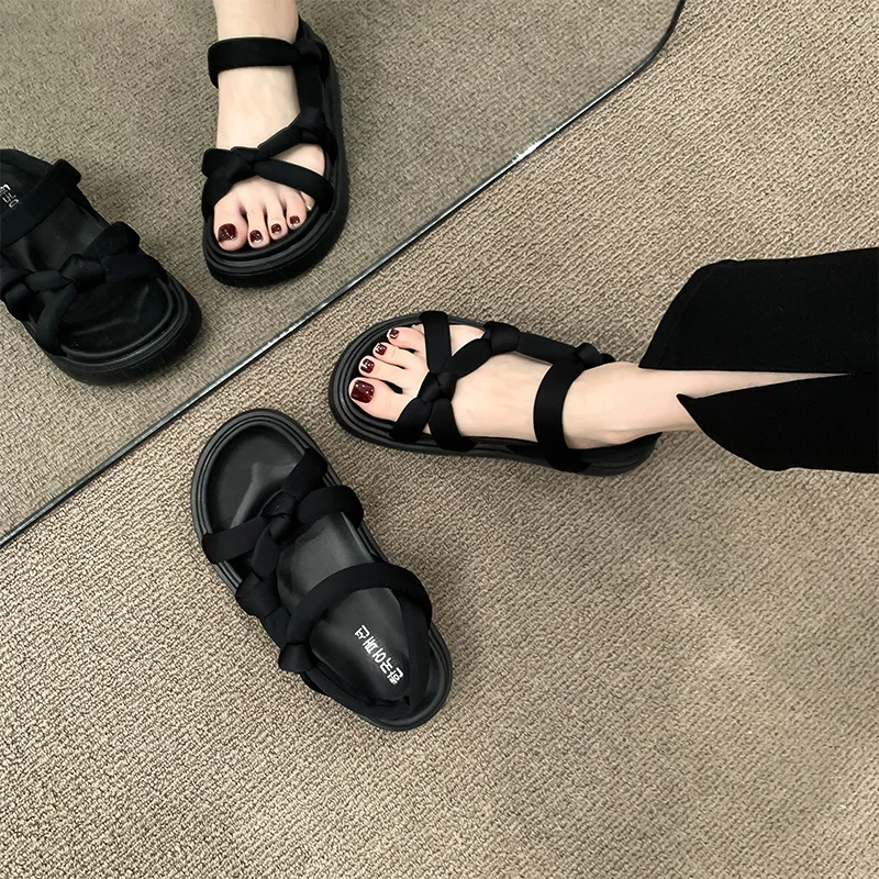 Шлепанцы женские на платформе, из ПУ кожи, с резиновой пряжкой
Шлепанцы женские на платформе, из ПУ кожи, с резиновой пряжкой