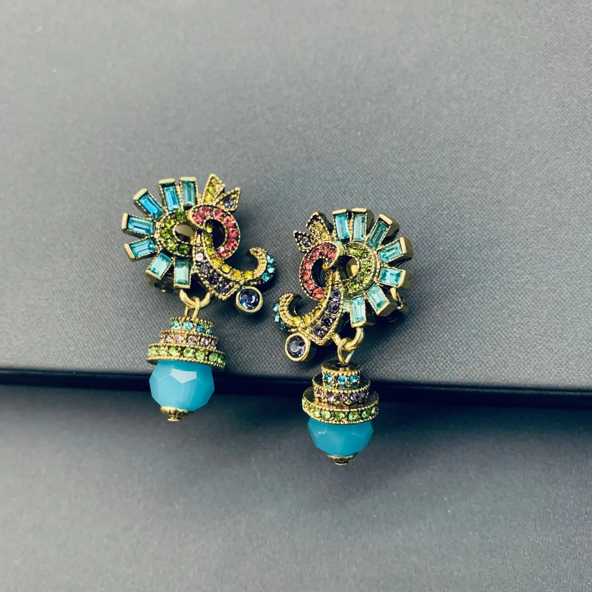 Elegant commute blue water drop pendant earrings for women Luxury court stylish fine jewelry
Elegant commute blue water drop pendant earrings for women Luxury court stylish fine jewelry