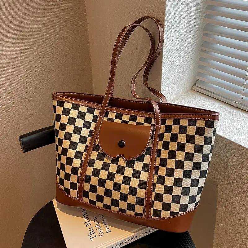 Fashion Checkerboard Large Capacity Shopping Bag 2022 New Autumn Winter Women's Shoulder Bag Work Leisure Patchwork Tote Bag
Fashion Checkerboard Large Capacity Shopping Bag 2022 New Autumn Winter Women's Shoulder Bag Work Leisure Patchwork Tote Bag