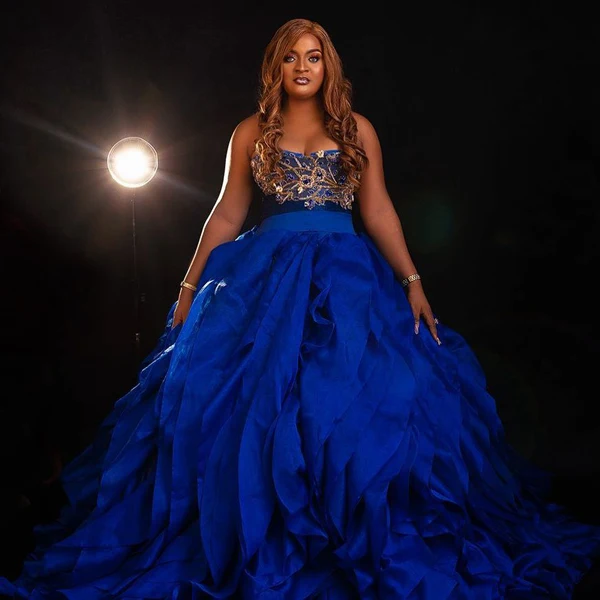 Exaggerated Royal Blue A Line Ruffles Aso Ebi Evening Dress Strapless Gold Appliques Long African Women Prom Gowns Custom Made
Exaggerated Royal Blue A Line Ruffles Aso Ebi Evening Dress Strapless Gold Appliques Long African Women Prom Gowns Custom Made