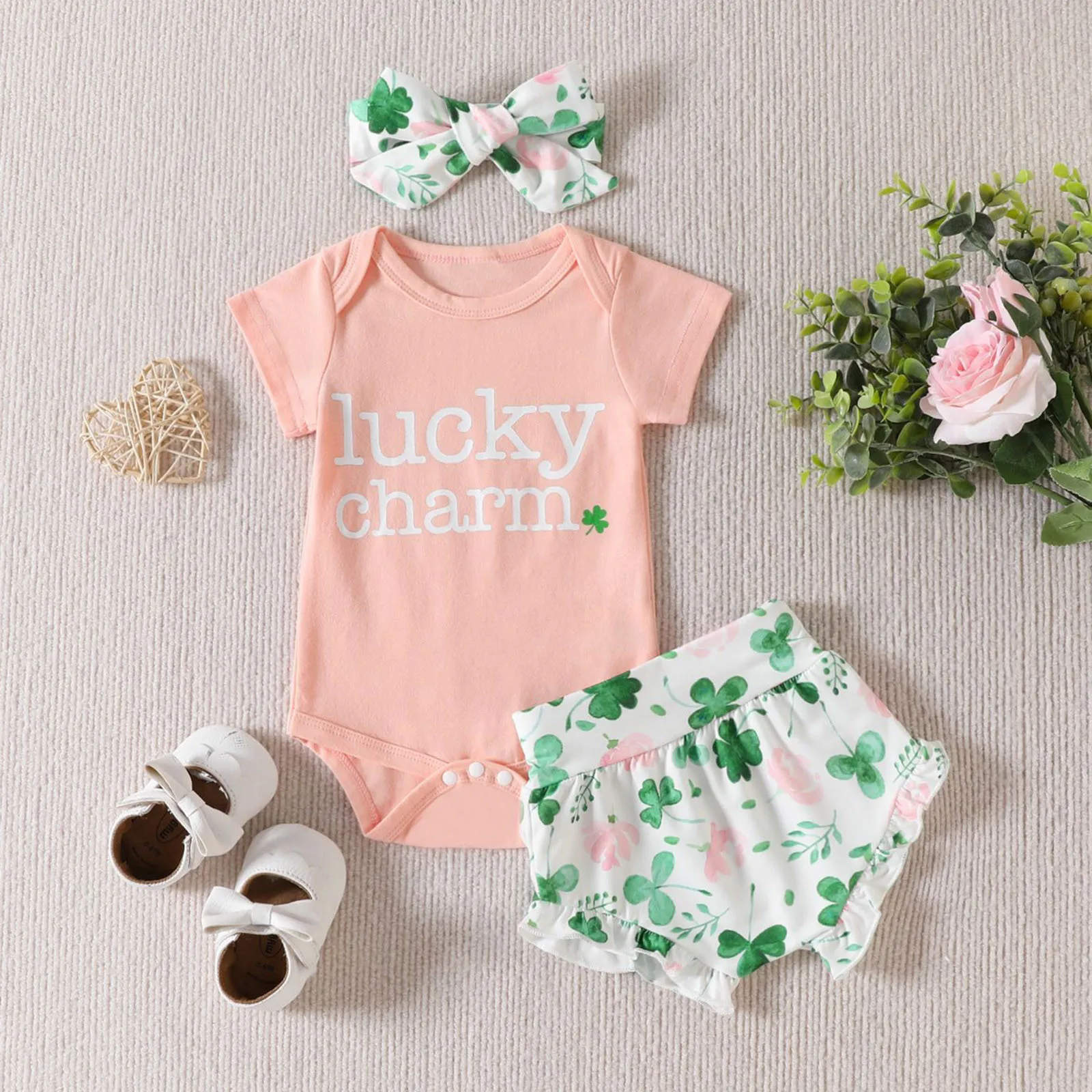 0-18M Infant Baby Girls 3Pcs St. Patrick's Day Outfits Letter Print Ruffles Short Sleeve Romper Clover Print Shorts Headband Set
0-18M Infant Baby Girls 3Pcs St. Patrick's Day Outfits Letter Print Ruffles Short Sleeve Romper Clover Print Shorts Headband Set