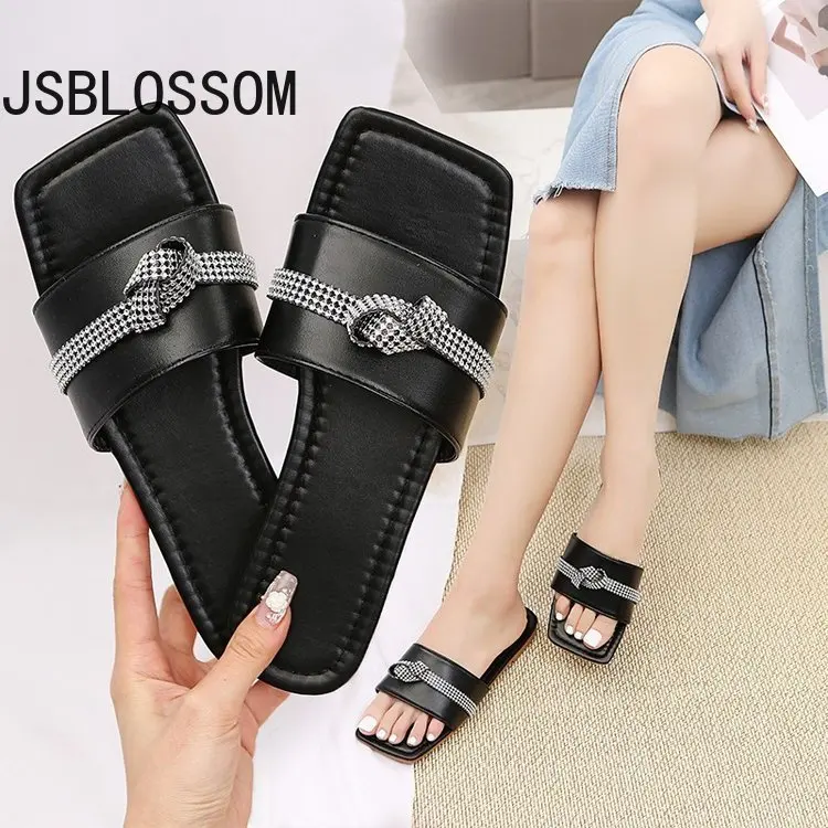 Women's Slippers 2023 Summer Transparent Chain Luxury Square Head Flat Heel Female plus size outdoor beach women slides Sandals 
Women's Slippers 2023 Summer Transparent Chain Luxury Square Head Flat Heel Female plus size outdoor beach women slides Sandals