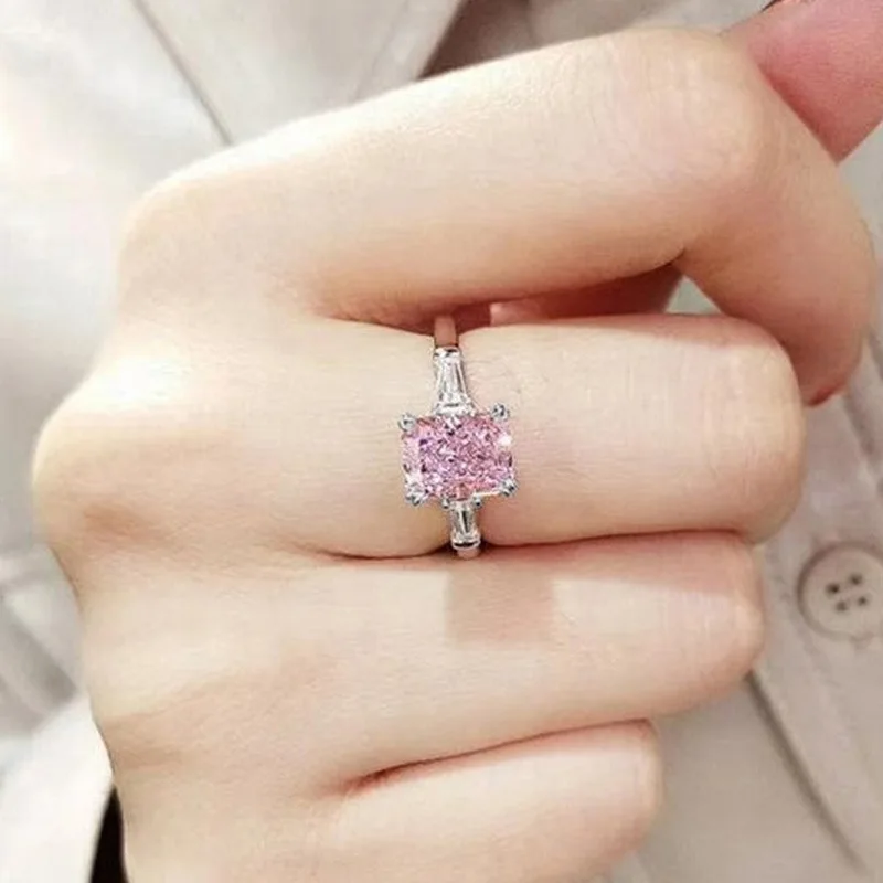 2022 New Sparkling Square Pink High Carbon Diamond Wedding Rings Women's Party High Jewelry Gifts
2022 New Sparkling Square Pink High Carbon Diamond Wedding Rings Women's Party High Jewelry Gifts