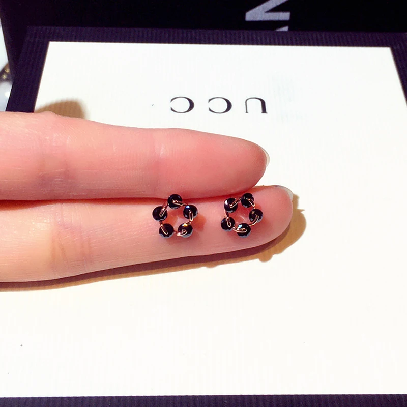 Fashion Simple Tiny Geometric Round Earring for Women Office Style Black Rhinestone Crystal Stud Earrings Waterproof Jewelry
Fashion Simple Tiny Geometric Round Earring for Women Office Style Black Rhinestone Crystal Stud Earrings Waterproof Jewelry