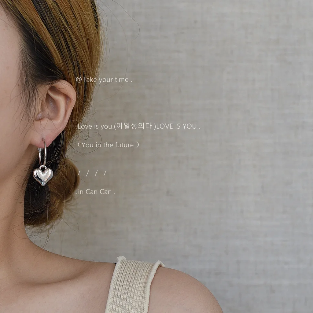 925 Silver Needle European and American Scenery Face Love Earrings High-end Sense Personality Versatile Earrings
925 Silver Needle European and American Scenery Face Love Earrings High-end Sense Personality Versatile Earrings