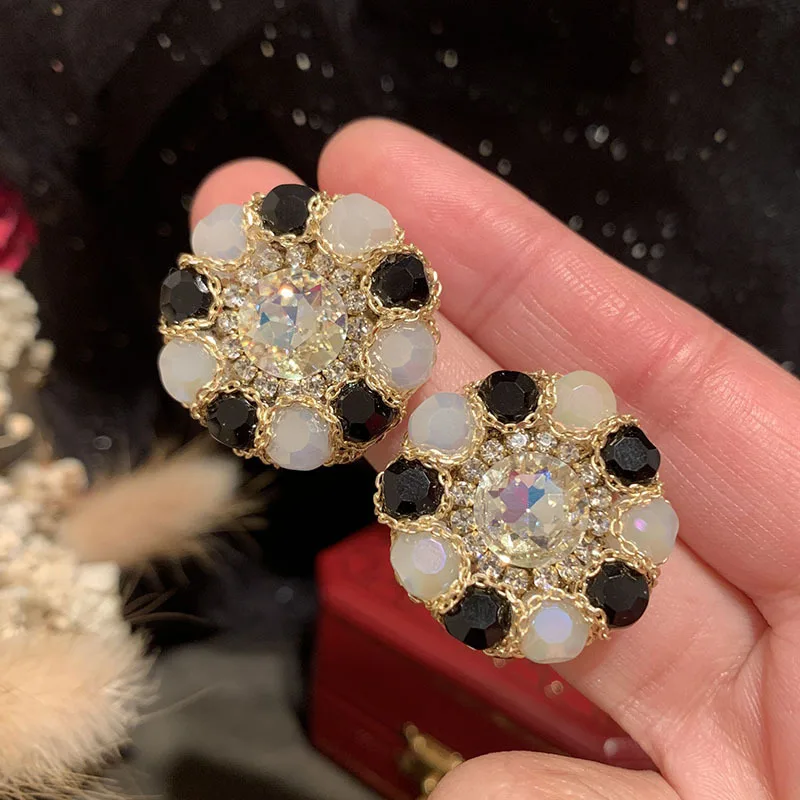 Retro Women Earring Stud Baroque Aesthetic Flower Aros Round Crystal For Charm Lady Aretes Korean Fashion Jewelry Accessories
Retro Women Earring Stud Baroque Aesthetic Flower Aros Round Crystal For Charm Lady Aretes Korean Fashion Jewelry Accessories