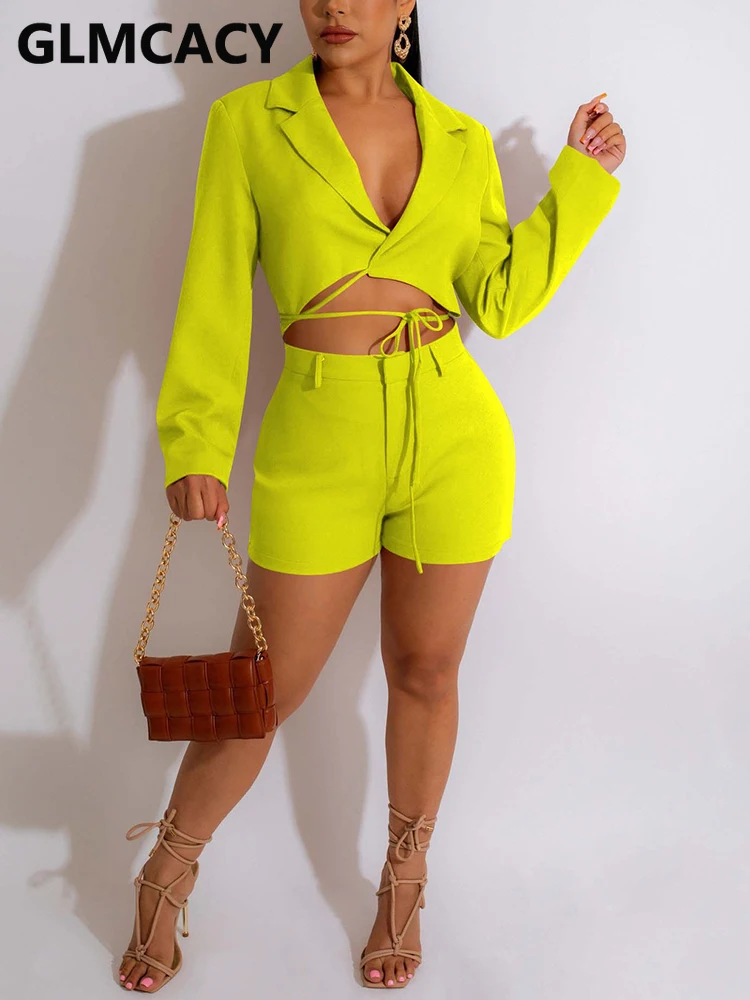 Women Two Piece Chic Blazer Set Long Sleeve Notched Lapel Crop Top & Slim Shorts Set
Women Two Piece Chic Blazer Set Long Sleeve Notched Lapel Crop Top & Slim Shorts Set