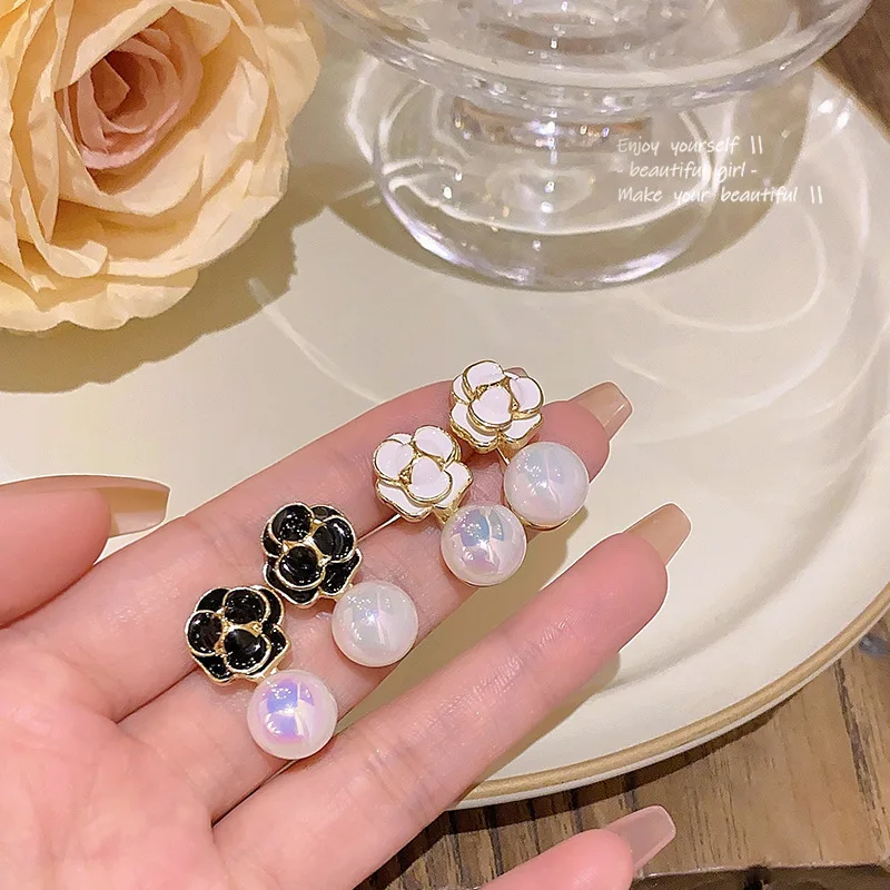 Korean Luxury S925 Silver Needle Small Fragrant Camellia Design Touching Fish Pearl Hoop Earrings for Women Jewelry Gift Retro
Korean Luxury S925 Silver Needle Small Fragrant Camellia Design Touching Fish Pearl Hoop Earrings for Women Jewelry Gift Retro