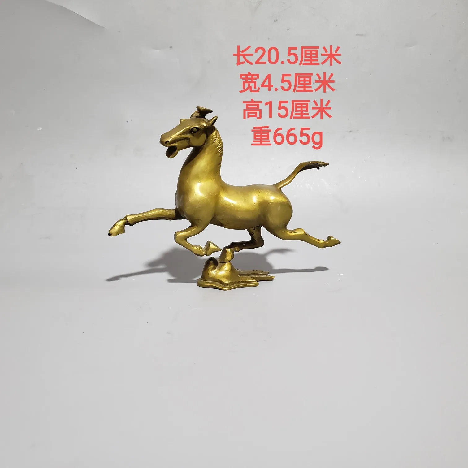 The decoration of copper ornaments with horse treading and flying swallow was successful immediately
The decoration of copper ornaments with horse treading and flying swallow was successful immediately