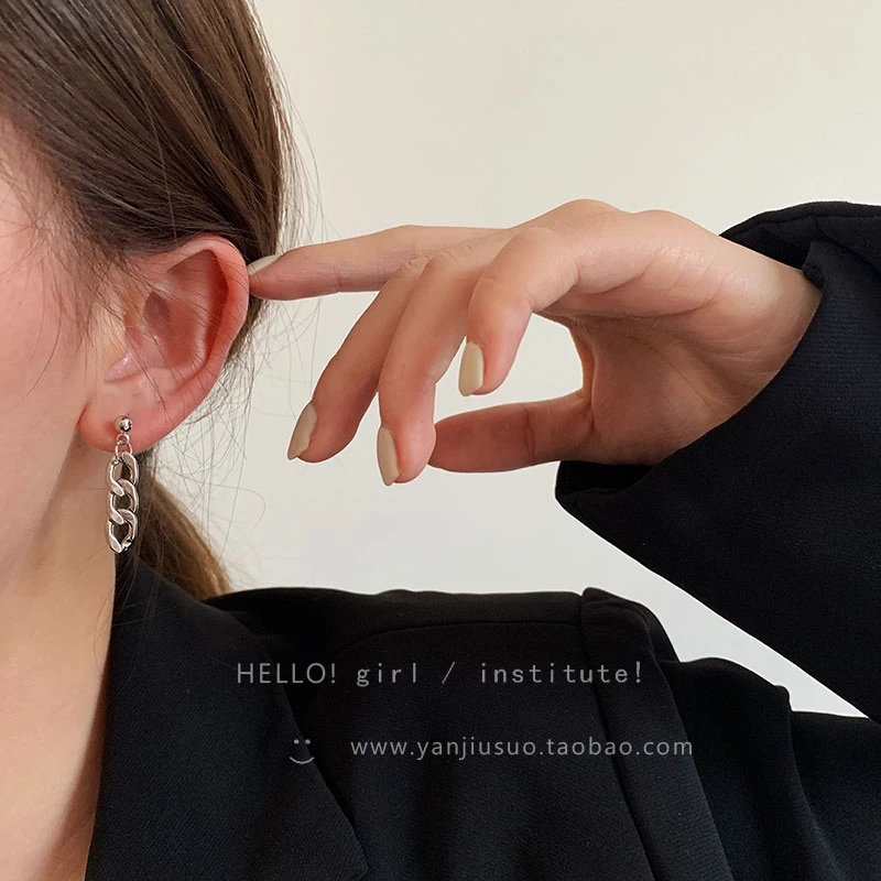 Hip Hop Personality Fashion Chain Earrings Silver Metal Ladies Stud Earrings 2022 New Trend Earrings Wedding Banquet Gifts
Hip Hop Personality Fashion Chain Earrings Silver Metal Ladies Stud Earrings 2022 New Trend Earrings Wedding Banquet Gifts