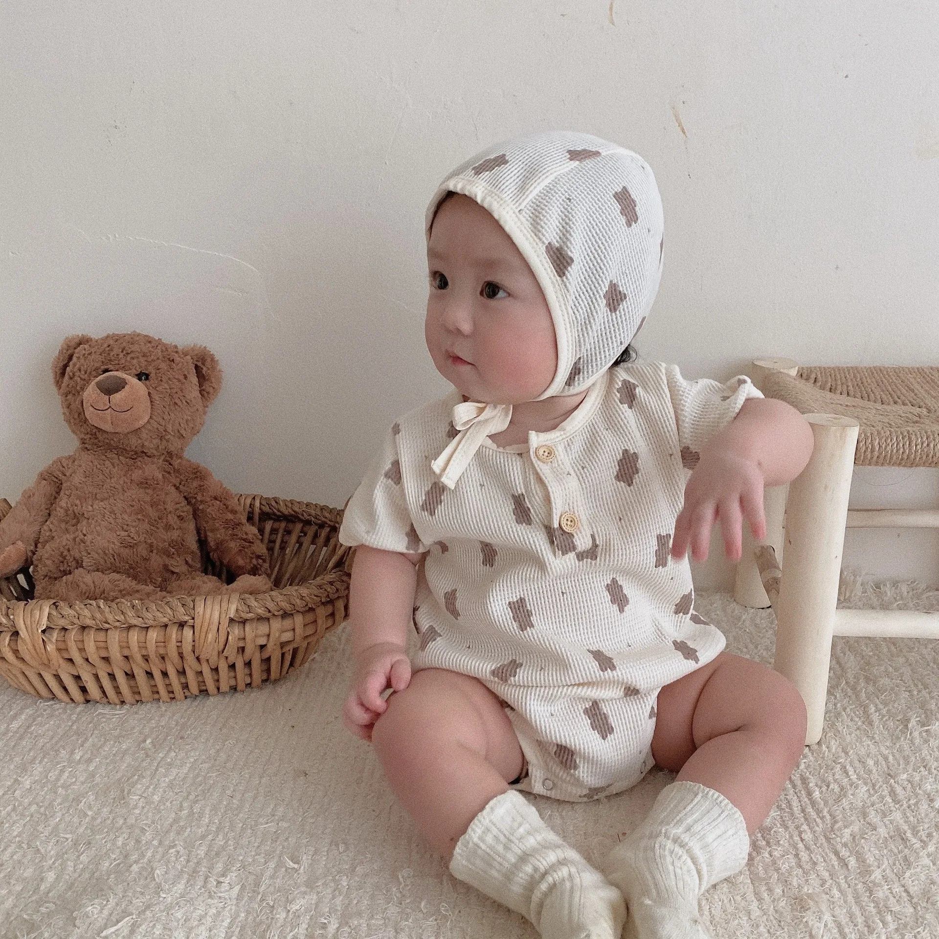 Baby Boys Girls Bodysuit Summer Short Sleeve Button Infant Jumpsuit Cute Toddler Cartoon Bear Color Clothes With Hat 2pcs
Baby Boys Girls Bodysuit Summer Short Sleeve Button Infant Jumpsuit Cute Toddler Cartoon Bear Color Clothes With Hat 2pcs