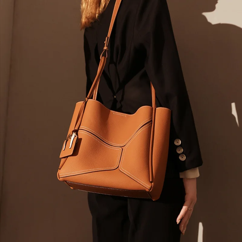 Fashionable Togo Leather Shoulder Bag, Large Capacity Handbag, Designer Leather Patchwork Tote Bag, Office and Daily Use Bag.
Fashionable Togo Leather Shoulder Bag, Large Capacity Handbag, Designer Leather Patchwork Tote Bag, Office and Daily Use Bag.