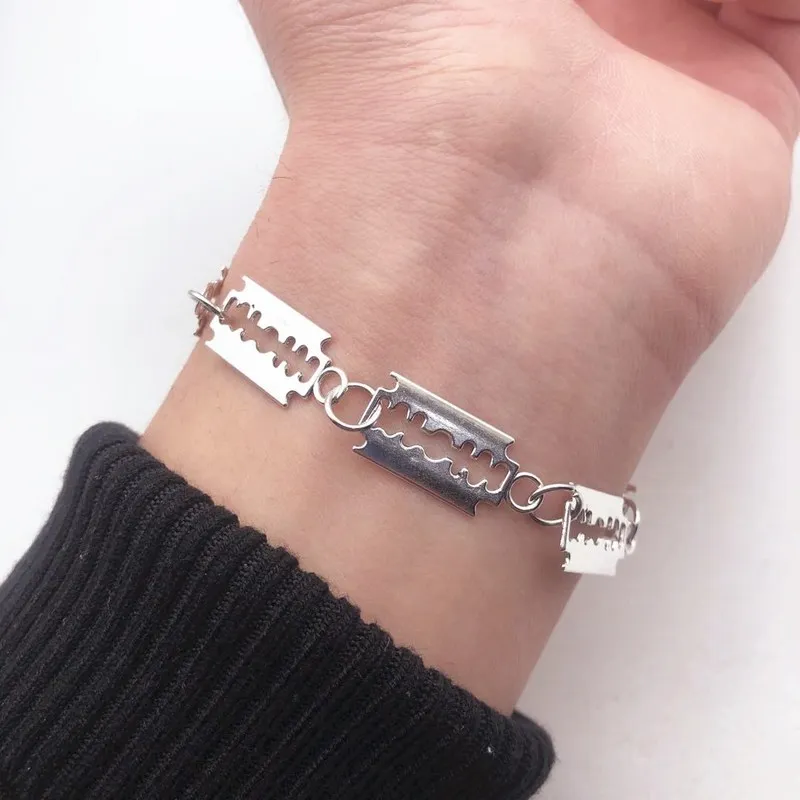 2021 Small blade Unisex Choker Bracelet Women Hip-hop Gothic Punk Style Barbed Wire Little Thorns Bracelet Choker Gifts
2021 Small blade Unisex Choker Bracelet Women Hip-hop Gothic Punk Style Barbed Wire Little Thorns Bracelet Choker Gifts