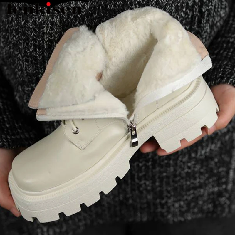 Lenkisen Wool Genuine Leather Square Toe Thick High Heels Snow Boots Stay Warm Platform Fur Sewing Thread Cross-tied Ankle Boots
Lenkisen Wool Genuine Leather Square Toe Thick High Heels Snow Boots Stay Warm Platform Fur Sewing Thread Cross-tied Ankle Boots