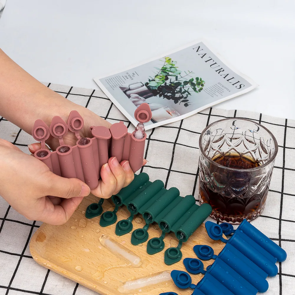 New silica gel mini ice bar mold Six ice cubes mold with cover is suitable for filling bottled drinks
New silica gel mini ice bar mold Six ice cubes mold with cover is suitable for filling bottled drinks