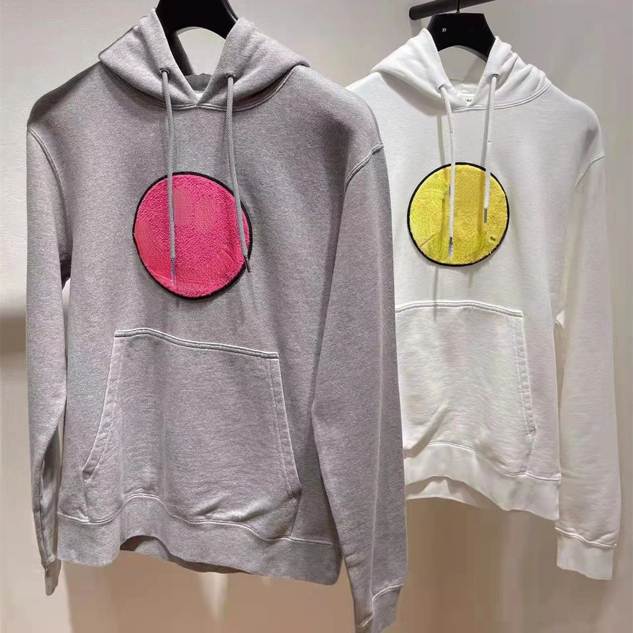 2022 Spring and Summer New Leisure Comfortable Smiling Face Embroidery Men's and Women's Hoodie
2022 Spring and Summer New Leisure Comfortable Smiling Face Embroidery Men's and Women's Hoodie
