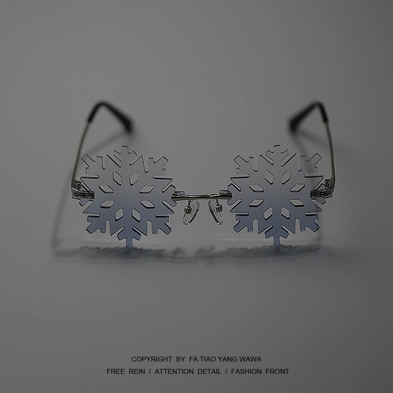 Bored wear two snowflakes! glasses
Bored wear two snowflakes! glasses