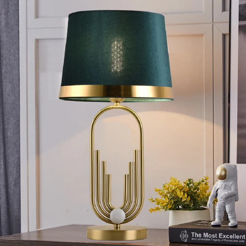 New Retro led table lamp, creative decorative lamp for living room and bedroom, used for Hotel Villa table lamp, with 27 bulbs
New Retro led table lamp, creative decorative lamp for living room and bedroom, used for Hotel Villa table lamp, with 27 bulbs