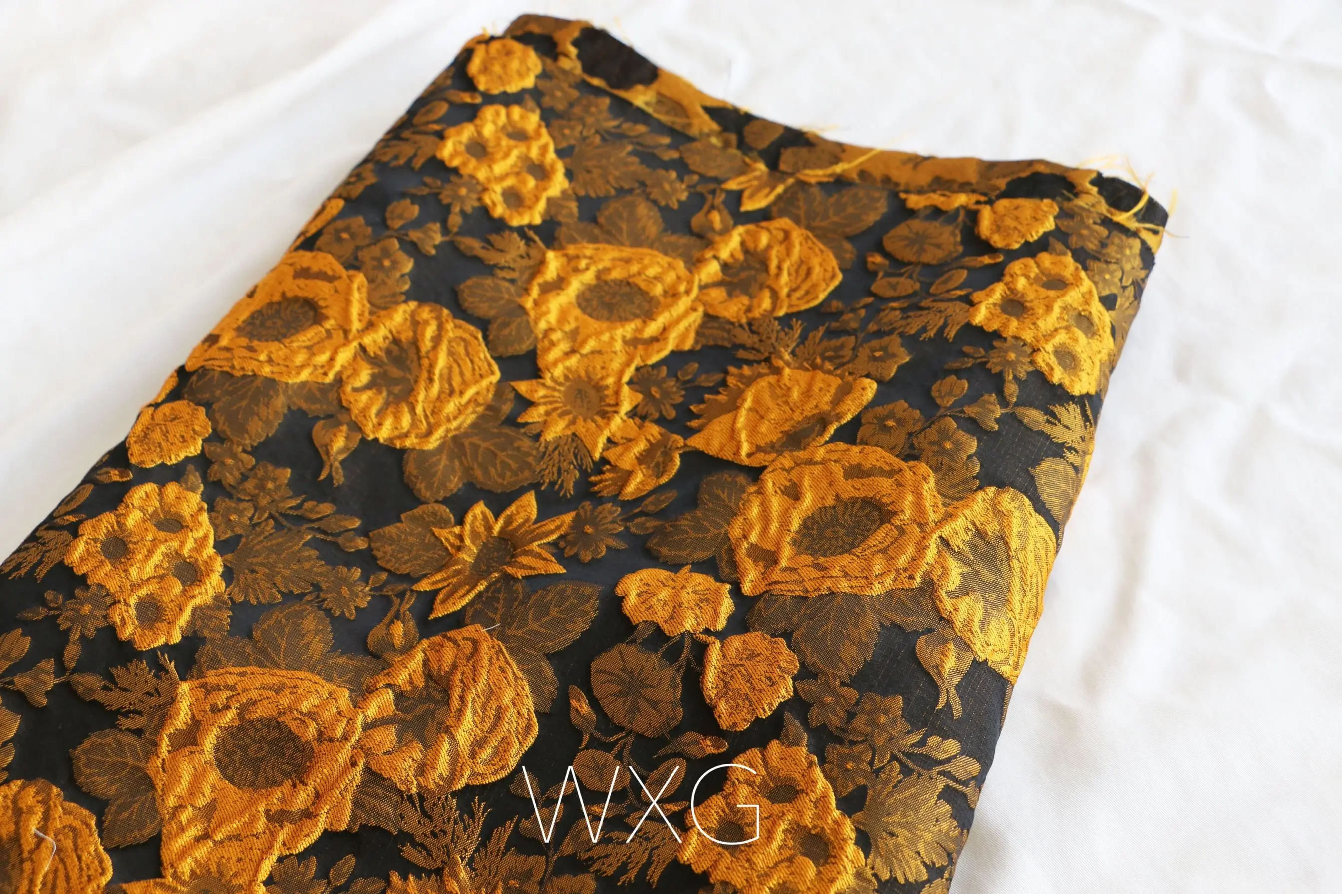 Retro Yellow 3-Dimensional Profile Art Sunflower Three-Dimensional Jacquard Fashion Fabric DIY
Retro Yellow 3-Dimensional Profile Art Sunflower Three-Dimensional Jacquard Fashion Fabric DIY