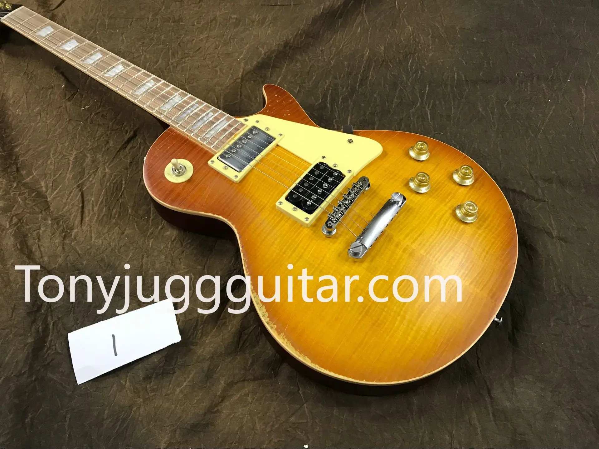 Пользовательский магазин 1959 Led Zeppelin Jimmy Page #7 том Мерфи старый тяжелый реликс электрическая гитара цельный корпус и шея из красного дерева
Пользовательский магазин 1959 Led Zeppelin Jimmy Page #7 том Мерфи старый тяжелый реликс электрическая гитара цельный корпус и шея из красного дерева